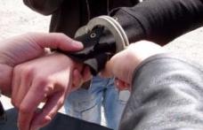 Tânăr identificat şi reţinutpentru comiterea mai multor furturi 