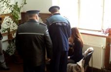 Zeci de elevi sunt scoși lunar din baruri de polițiști