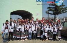 Costume populare achiziționate cu sprijinul Consiliului Local Corlăteni pentru 12 perechi de tinere vlăstare - FOTO