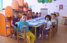 Bătaie de joc la clasa pregătitoare. Copiii ar putea fi întorşi de la şcoală la grădiniţă