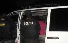 Suspecţi de săvârşirea mai multor furturi de animale, identificaţi şi reţinuţi de poliţişti 