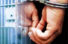 Suspect de săvârşirea mai multor infracţiuni de tâlhărie şi furt calificat, identificat şi reţinut de poliţişti 
