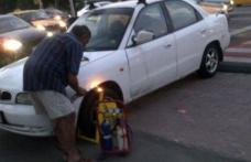 Cum a scăpat un român de blocajul de pe roată