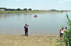 O fetiţă de 12 ani, aflată cu părinţii la picnic, s-a înecat în Siret
