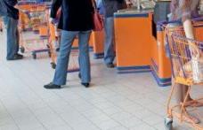 Prinşi după ce au furat dintr-o autoservire