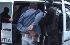 Dărăbănean urmărit național, depistat și încarcerat de poliţişti