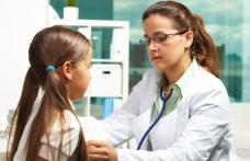 Medicul de şcoală, o altă prefăcătorie a sistemului de educaţie. Înjumătăţiţi, fără medicamente şi îngrădiţi profesional