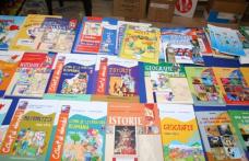 Cum îi obligă sistemul de învăţământ pe părinţi „să finanţeze” afacerile editurilor care publică manuale