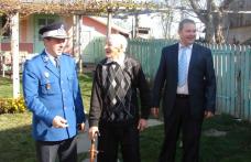 „Războinic” de 102 ani felicitat de subprefectul Sebastian Tocariu