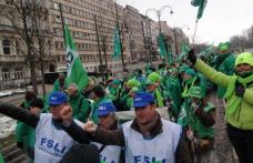 Debutant în învățământ, plătit ca omul de serviciu. Profesorii au ieșit în stradă pentru a cere salarii mai mari și dotări mai bune în școli