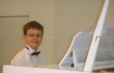 Un elev de 12 ani din Iași, a fost somat de Fisc să achite taxe pentru banii încasați la un concert