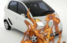 Maşină incendiată de un cablu electric defect
