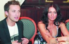 Mihaela Rădulescu alături de Dani Oţil la o petrecere cu lăutari, în Centrul Vechi