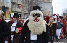 Paradă a formaţiilor de dansuri şi obiceiuri de iarnă la Botoșani – VIDEO/FOTO