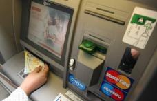 Ce ascund automatele bancare şi cât câştigă băncile din salariul fiecărui client cu card