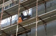 Bărbat prins în flagrant de un jandarm în timp ce fura o schelă de construcție