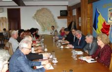 Prefectul Costică Macaleți, va media lunar întâlniri cu factorii din sănătate