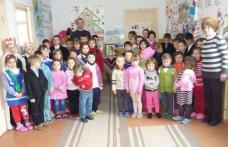 „Porni Luceafărul...” la Şcoala Primară nr. 2 Sauceniţa - FOTO