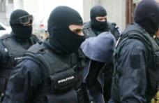 Două persoane din Dorohoi bănuite de trafic de persoane, cercetate în urma descinderilor de luni