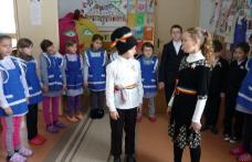 „Hai să dăm mână cu mână!”  la Şcoala Primară nr. 2 Sauceniţa - FOTO