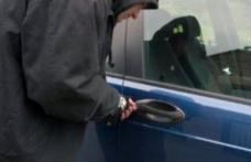 Doi tineri cercetați pentru furt calificat în formă continuă