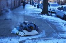 Jandarmii au transportat în această dimineață doi bătrâni fără adăpost la Centrul Social de Urgență