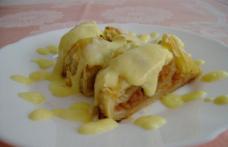 Strudel cu mere si sos de vanilie