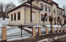 Apel! Rampa pentru persoane cu nevoi speciale de la Casa Municipală de Cultură din Dorohoi este impracticabilă