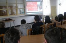 Polițiștii continuă activitățile de prevenire a delincvenţei juvenile şi a victimizării minorilor în școli
