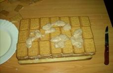 Tort de biscuiti 
