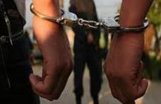 Tineri reținuți de polițiști după ce au violat și tâlhărit o bătrână de 85 de ani