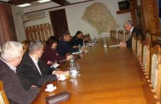 Şefii instituţiilor cu atribuţii legate de 1 Mai convocaţi de prefect