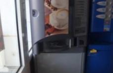 Femeie potolită de jandarmi după ce a sărit la bătaie pentru că nu a primit cafeaua comandată