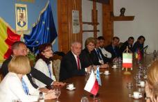 Profesori din cinci ţări i-au comunicat prefectului primele impresii despre Botoşani - FOTO