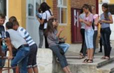 Absolvenții clasei a VIII-a se pot înscrie de luni la evaluarea națională