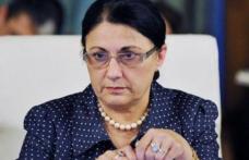 Culegeri de matematică donate de un fost ministru al Educaţiei, Inspectoratului Şcolar Judeţean Botoșani