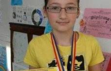 Elevă din Darabani felicitată de reprezentanții Institutului pentru Dezvoltarea Evaluării în Educaţie