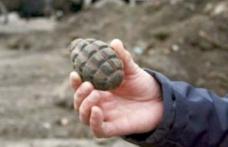 Grenadă găsită în gospodăria unui bărbat în timp ce săpa pentru a construi un gard