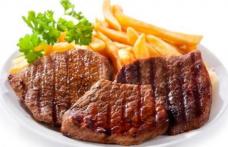 De ce nu e bine să combini carnea cu cartofii. Care este avertismentul nutriționiștilor