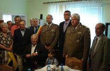 100 de ani de excelenţă sărbătoriţi alături de soţie, nepoţi şi autorităţi - FOTO