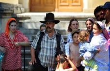 Circa 800 de romi, majoritatea români, evacuaţi din două tabere, în Franţa