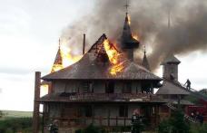 Pompierii dorohoieni solicitați pentru a interveni la incendiul devastator produs la Schitul Lebăda - FOTO
