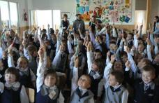 „Dantură frumoasă şi sănătoasă!” Activitate sanitară la Şcoala Cornerstone Dorohoi