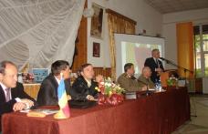 Expoziţie de paraşutism, istorie şi urări de sărbătoare la Cercul Militar - FOTO