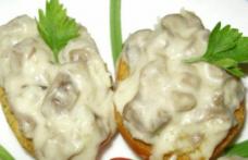 Tartine cu ciuperci și cremă de brânză