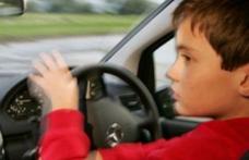 Minor de 14 ani cercetat după ce a luat mașina părinților și a plecat la plimbare