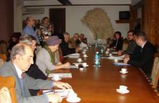 Pensionarii reclamă transportatorii că le refuză biletele gratuite