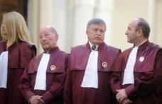 CCR: Ordonanţa traseismului politic, neconstituţională. Parlamentul va decide în privinţa mandatelor