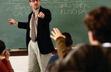 Noul regulament şcolar: Agresarea verbală, fizică şi emoţională a elevilor de către profesori, interzisă