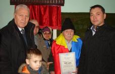 Viaţa la 102 ani: amintiri, rugăciuni dar şi câte o tărie ca să alunge microbii - FOTO
